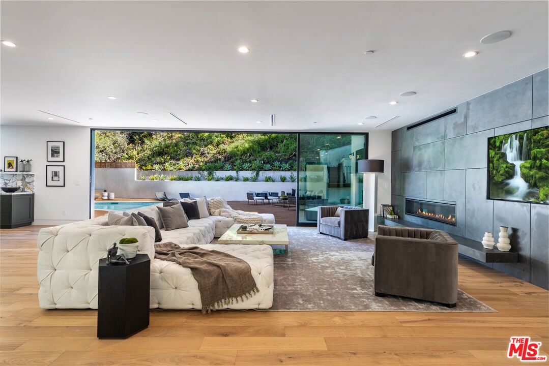 2220 Coldwater Canyon Dr