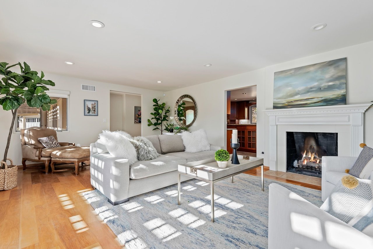901 Aleeda Ln