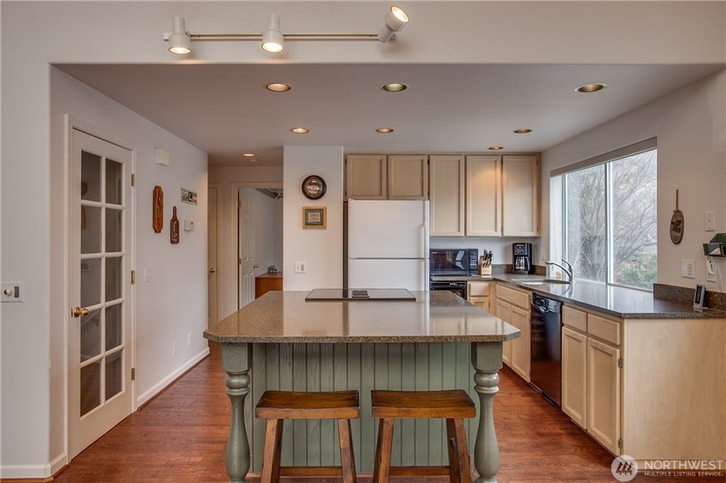 280 W Beach Dr