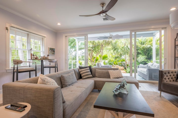189 Golf Club Dr