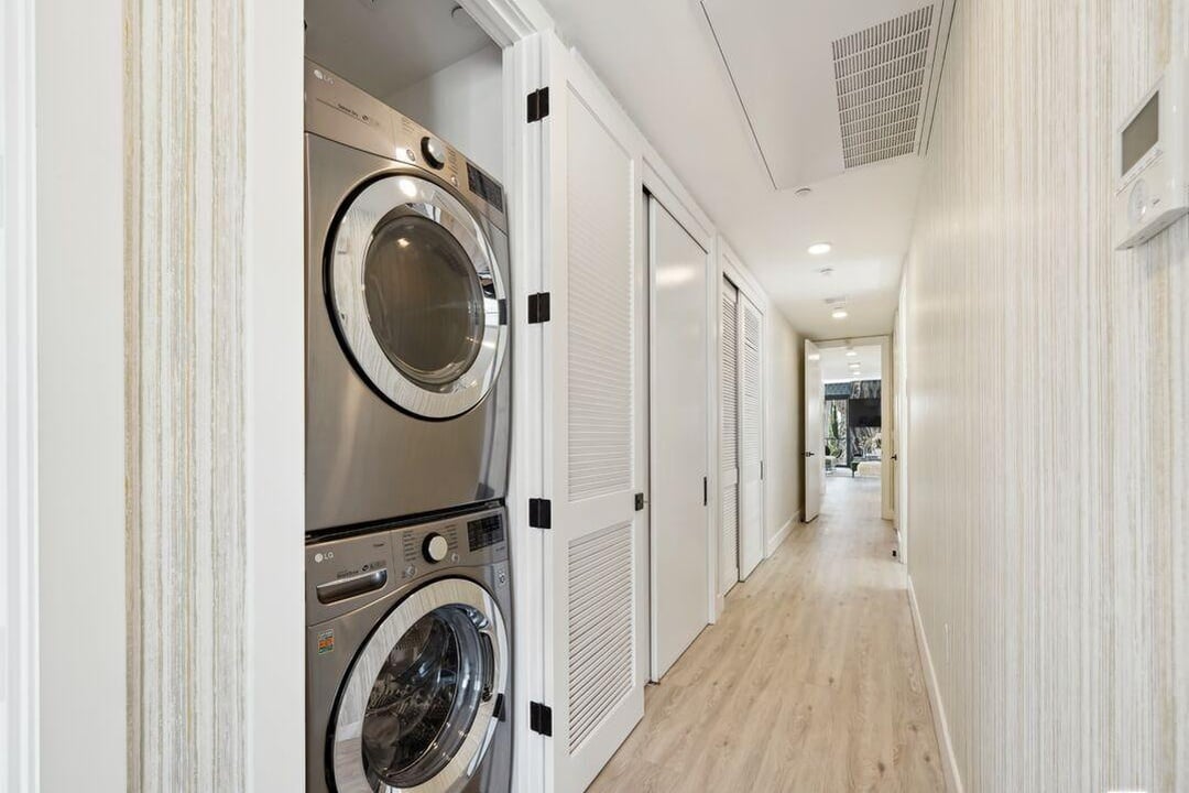 137 N Doheny Dr Unit: 3