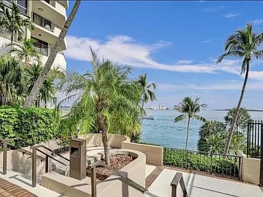 520 Brickell Key Dr #A904