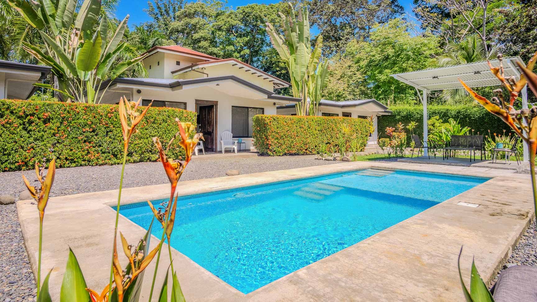 Tropical 3-Cabin Home with Pool and Gardens in the Heart of Uvita