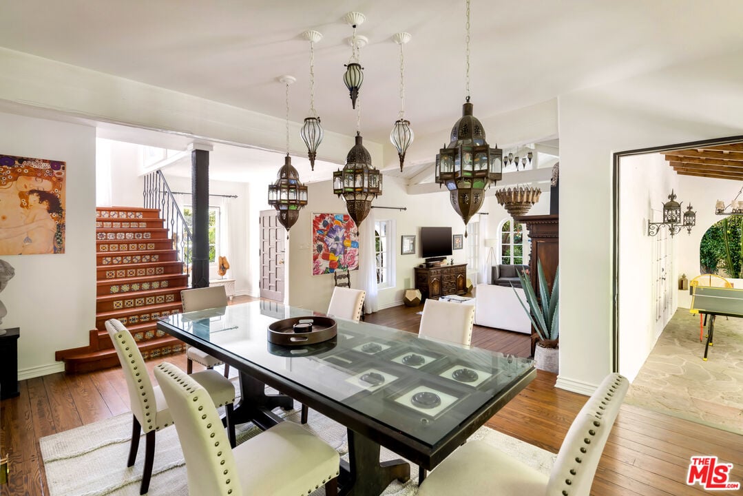 Sunset Vale Ave, 90069