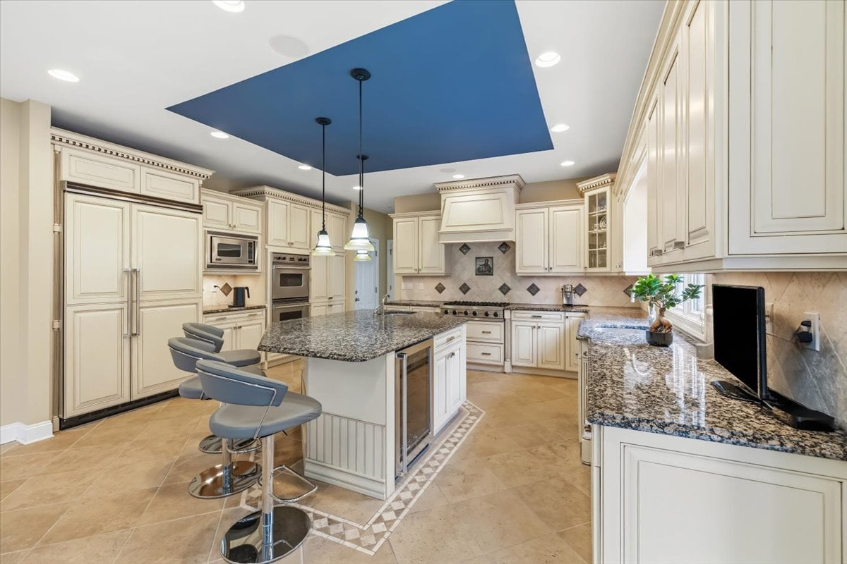 4 Centennial Ct, Totowa, NJ