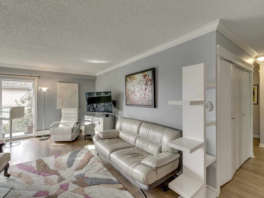 1515 Chesterfield Ave, #205