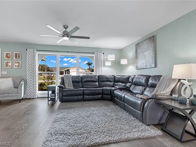 432 SW 33rd Ter