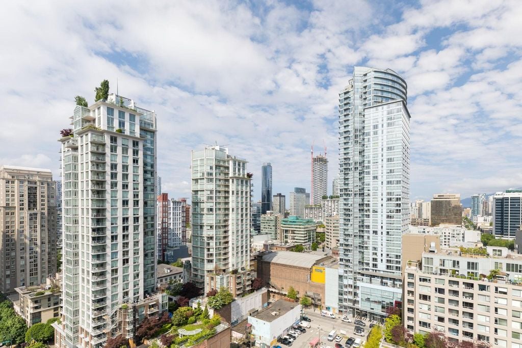 480 Robson St, #1901
