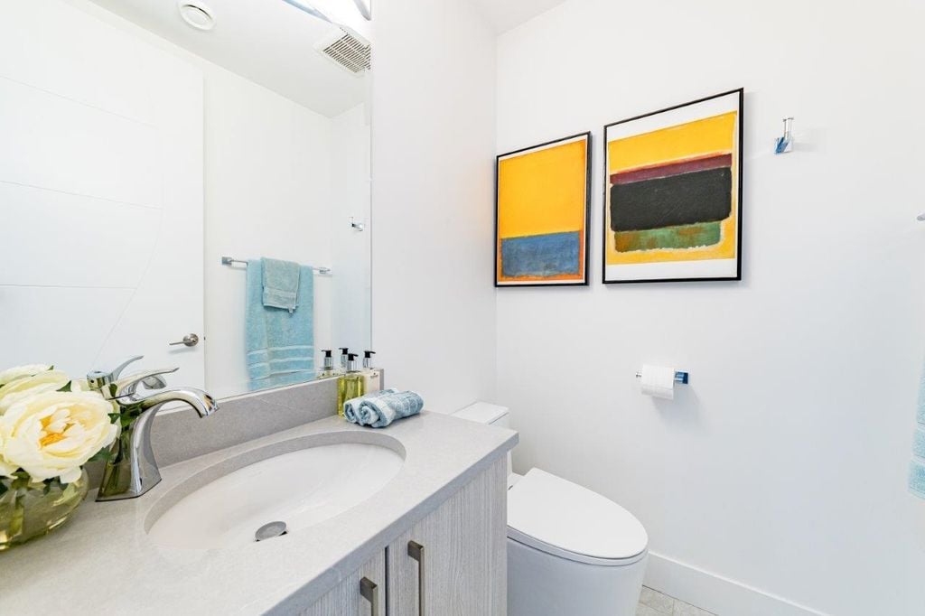 339 W 26th St