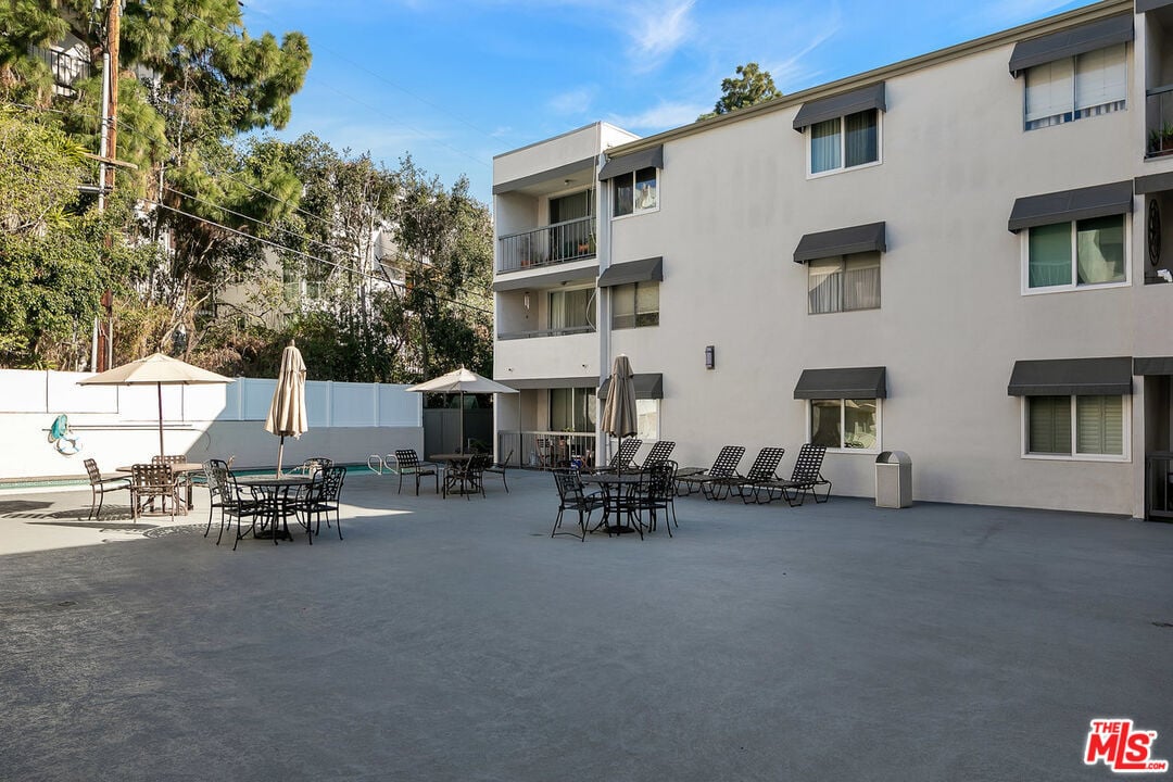 8535 W West Knoll Dr, #103