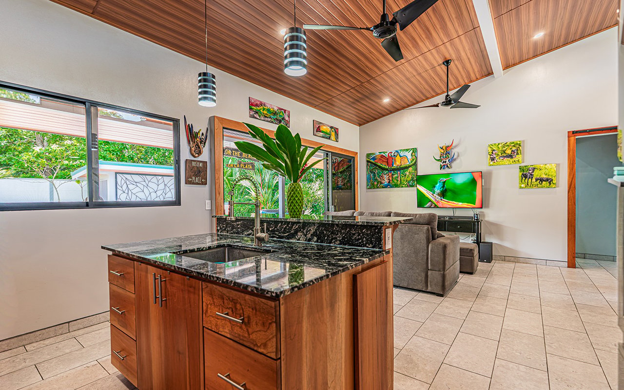 Home Near Downtown Uvita with Private Forest and Creek
