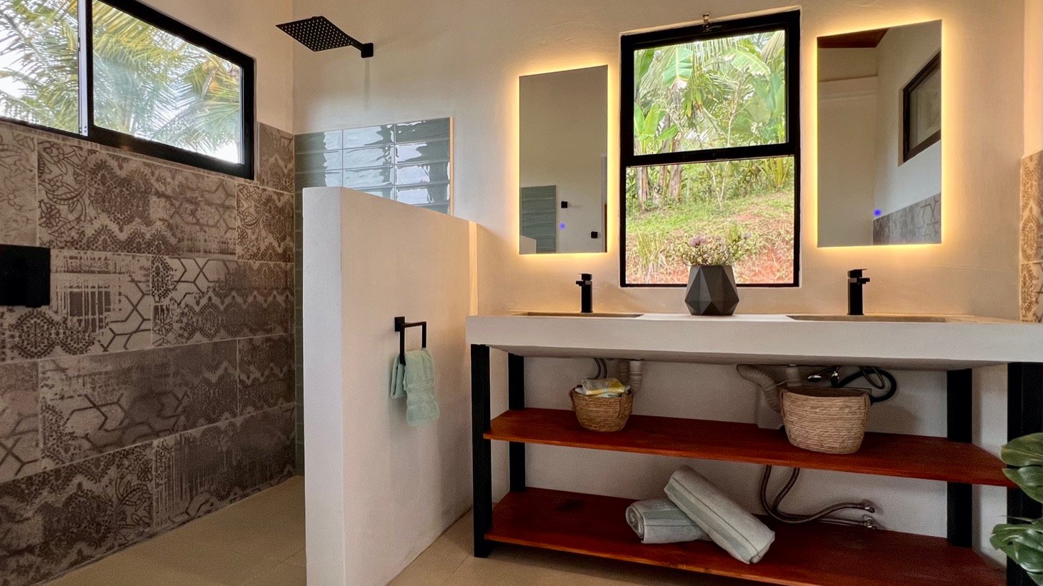 Brand New Modern Home in a Private Tropical Setting - Tres Rios