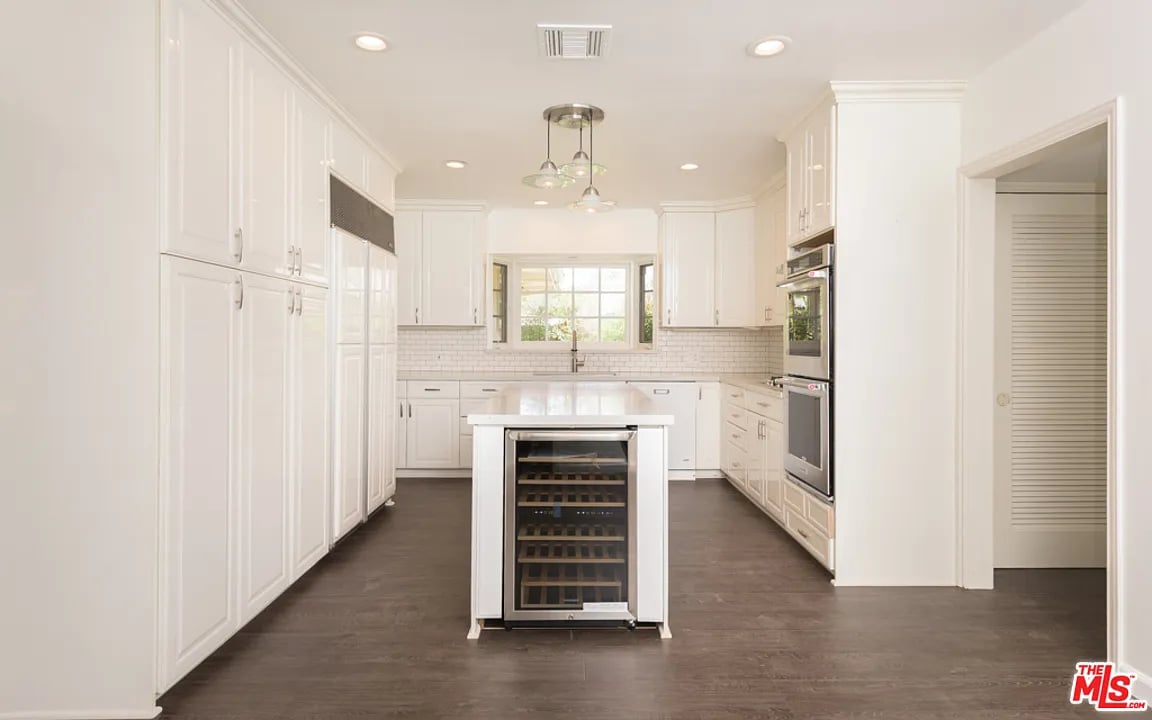 1142 San Ysidro Dr