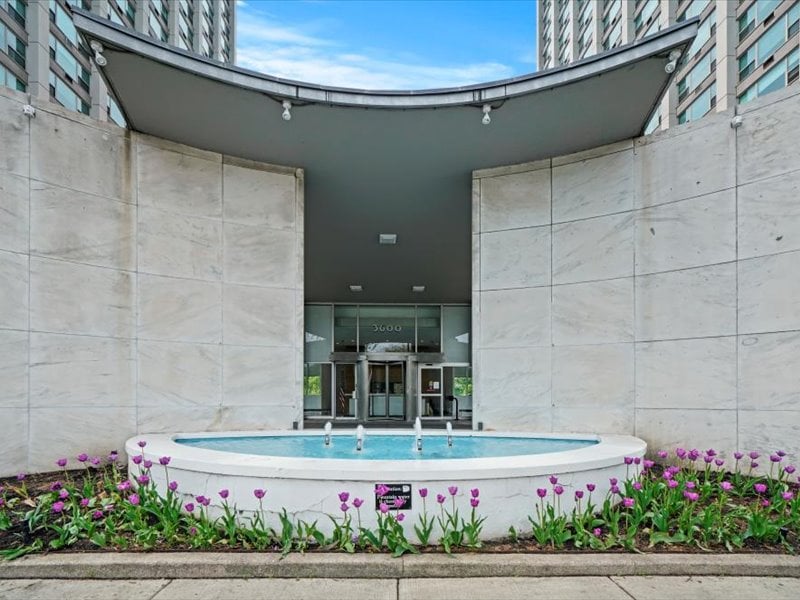 3600 N Lake Shore Dr #207, Chicago, IL 60613