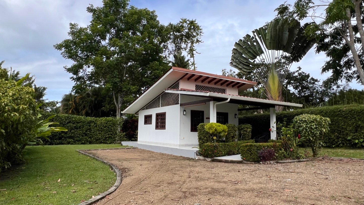 Home, 2 Rental Cabinas & Expansion Potential in Ojochal