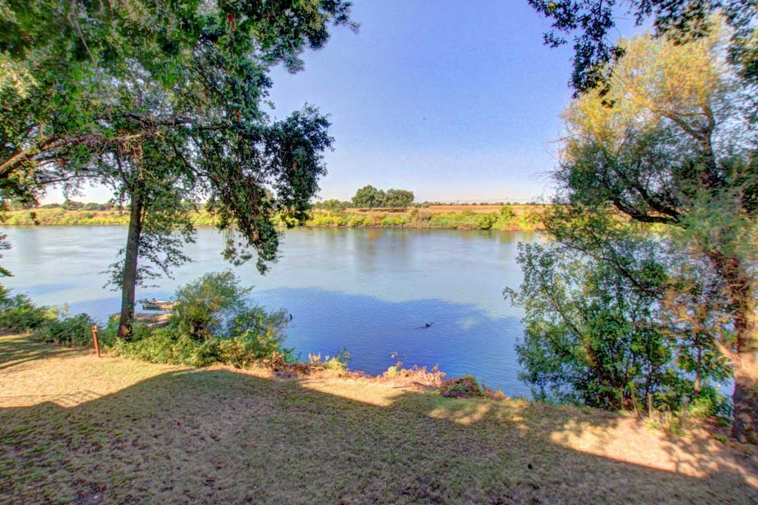 River Front Luxury Modern Home at 6333 Garden Highway!
