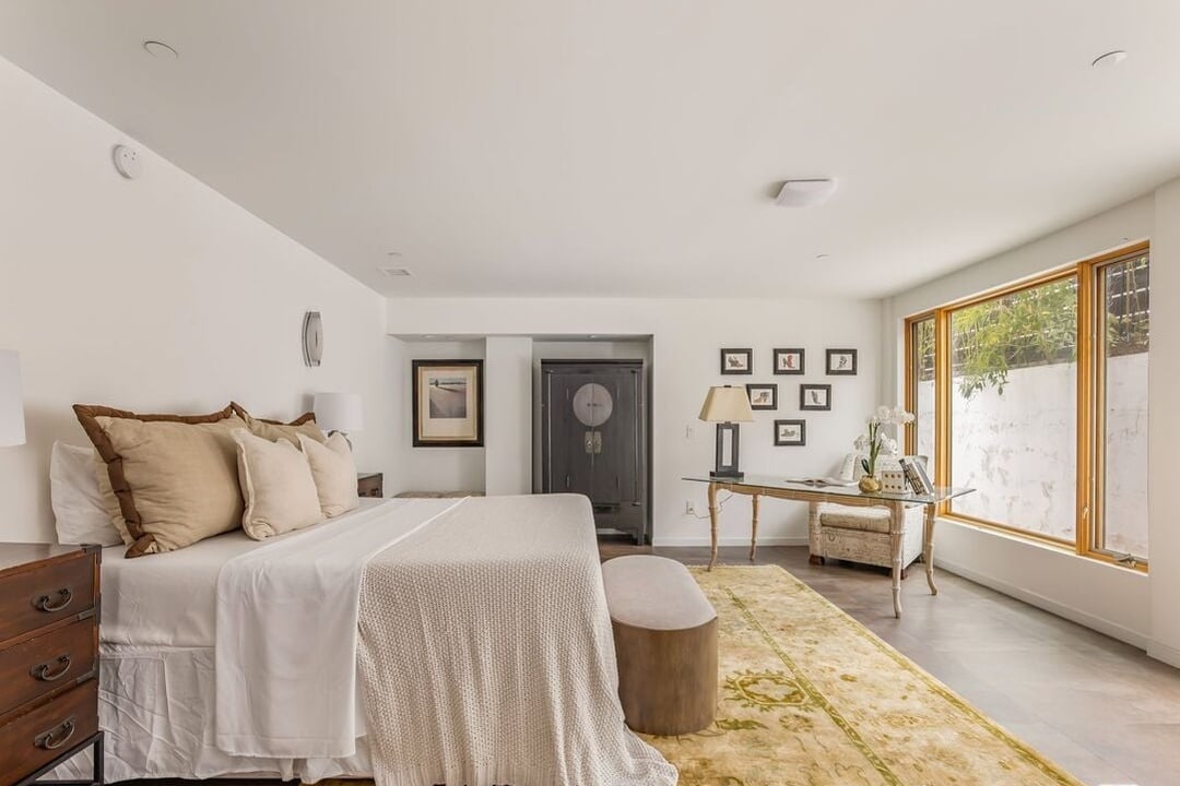 Aurelian Pavilion, W Sunset Blvd, 90049