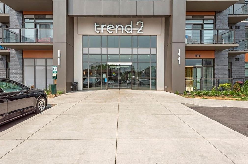 1 bedroom + Den in thriving Waterdown Community!
