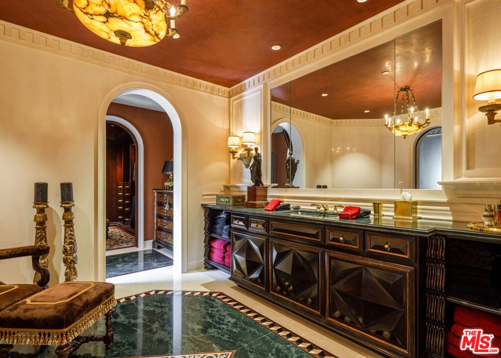 38 Beverly Park Cir