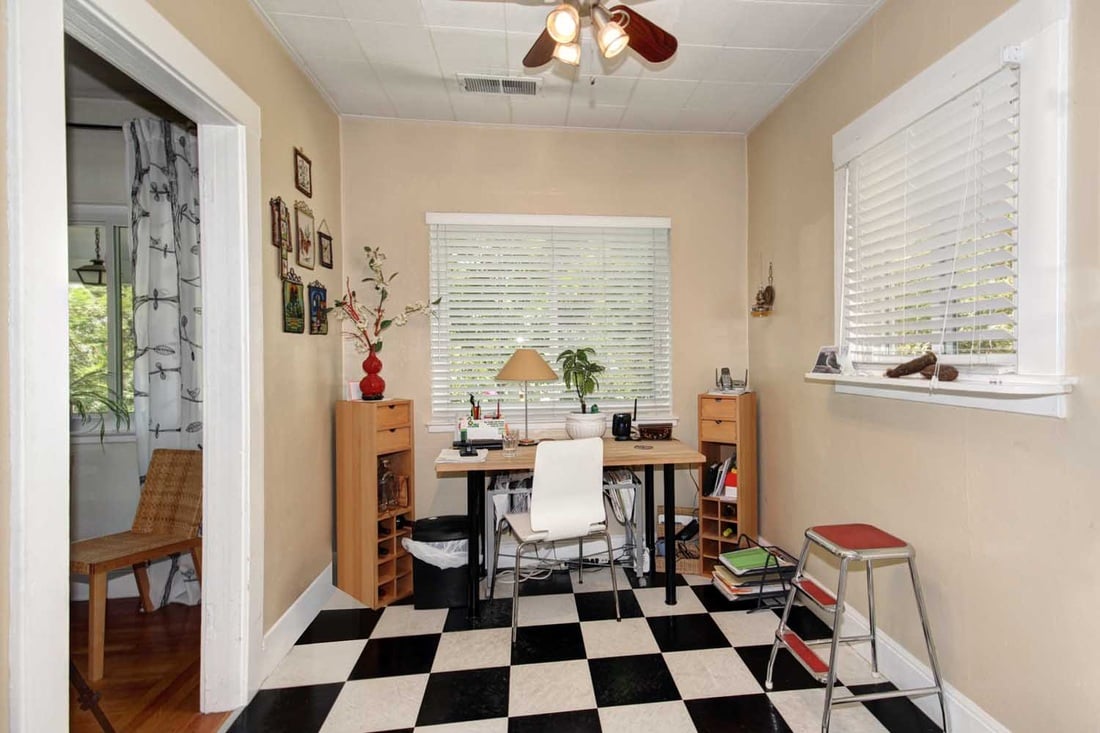 Just Listed! Excellent Location! and Under $300K!