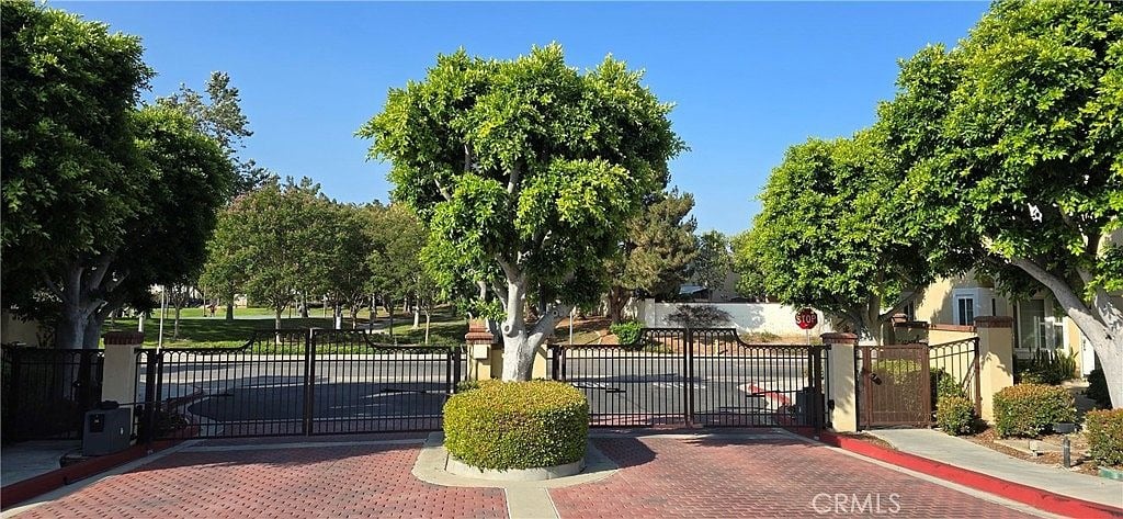 2302 Paseo Circulo