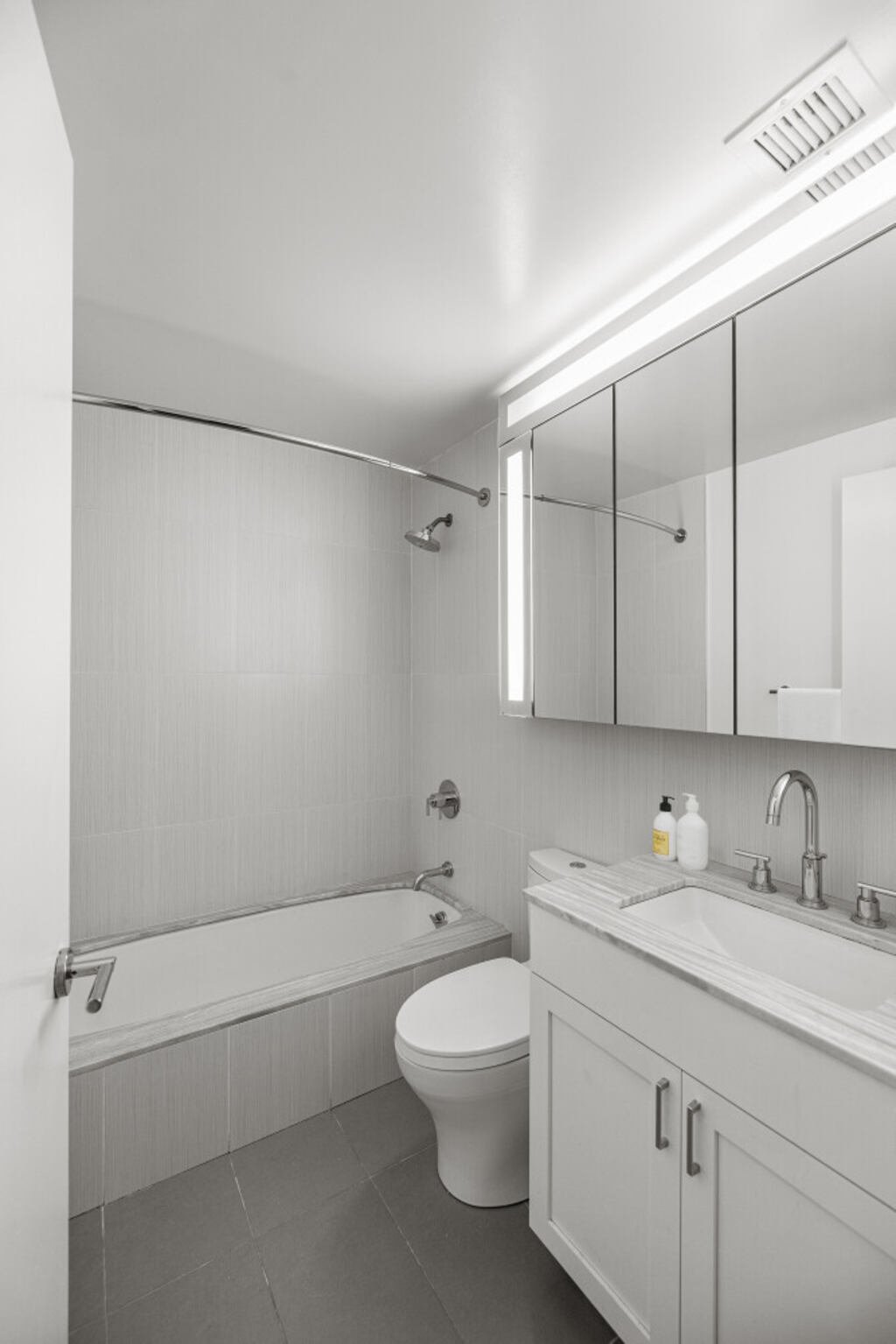 MIDTOWN/ No Fee/ No Security Deposit