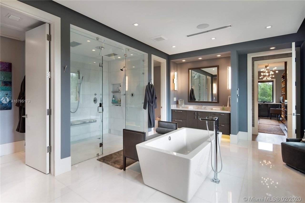 4965/4945 SW 82 St