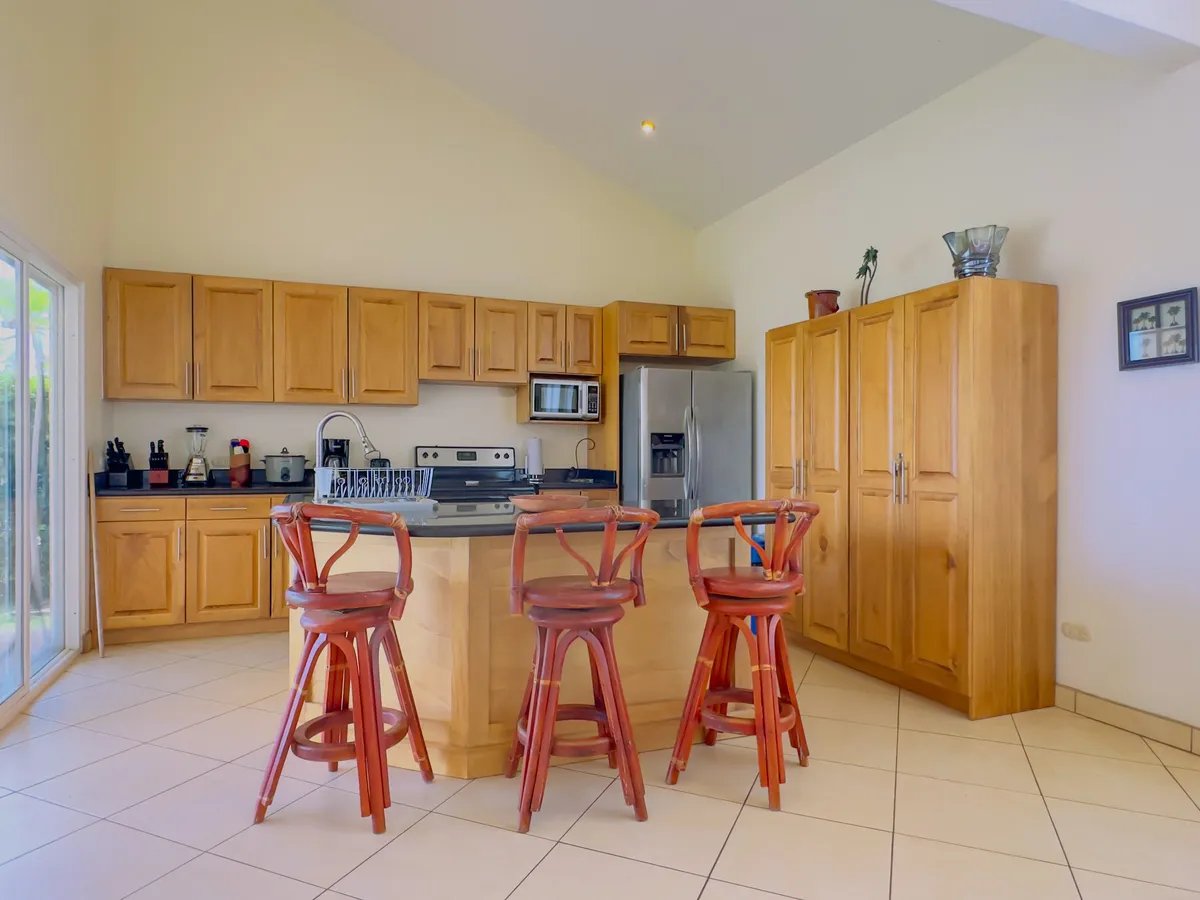 Ocean View Home in Altos del Cacique