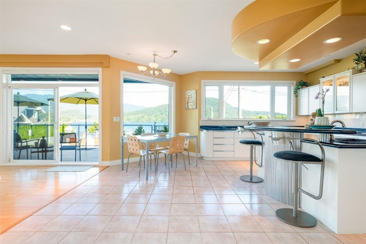 386 Beachview Dr