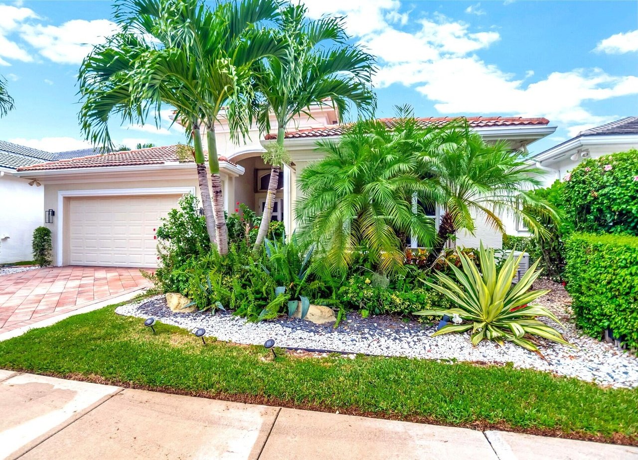 4137 NW Briarcliff Cir