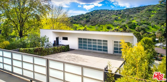 7548 Mulholland Dr