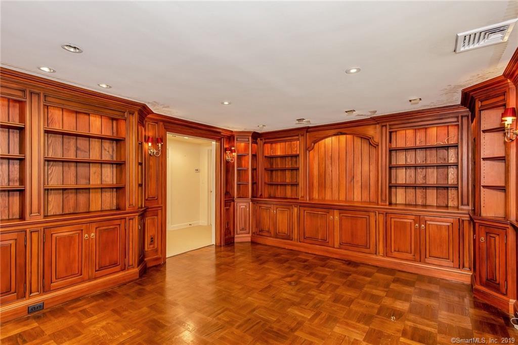 54 Round Hill Rd