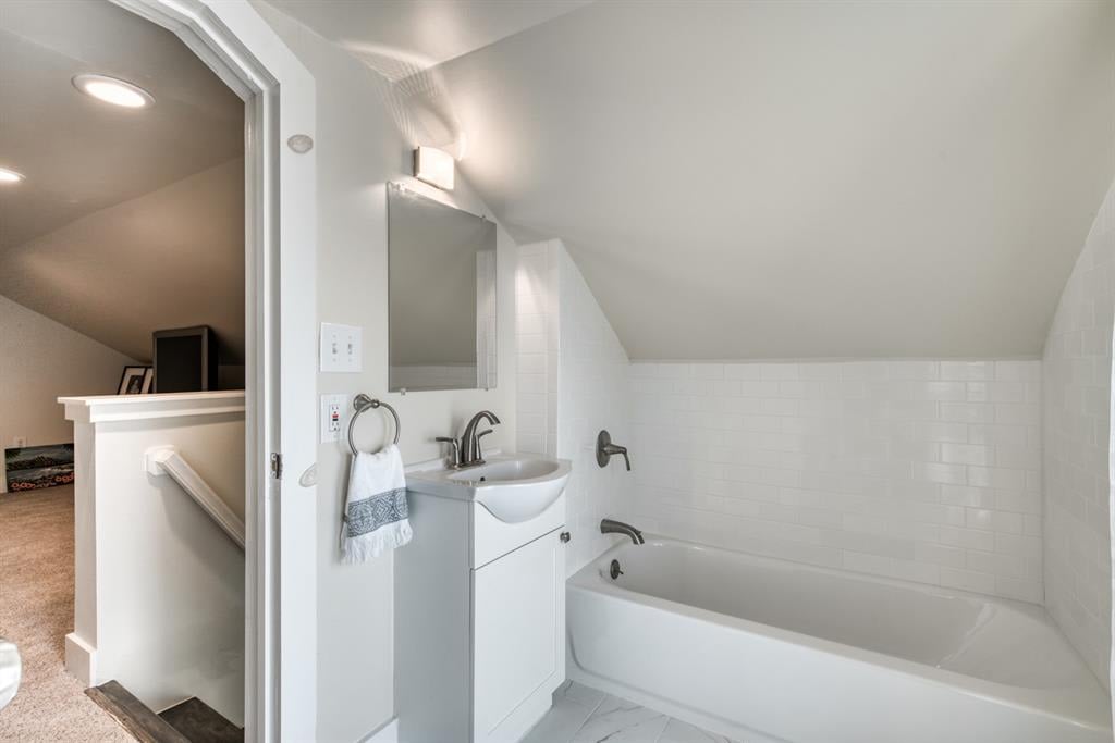 134 Houston St New Ulm, Tx 78950