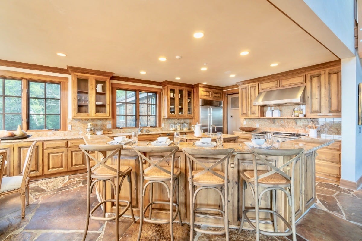 565 Oak Ave