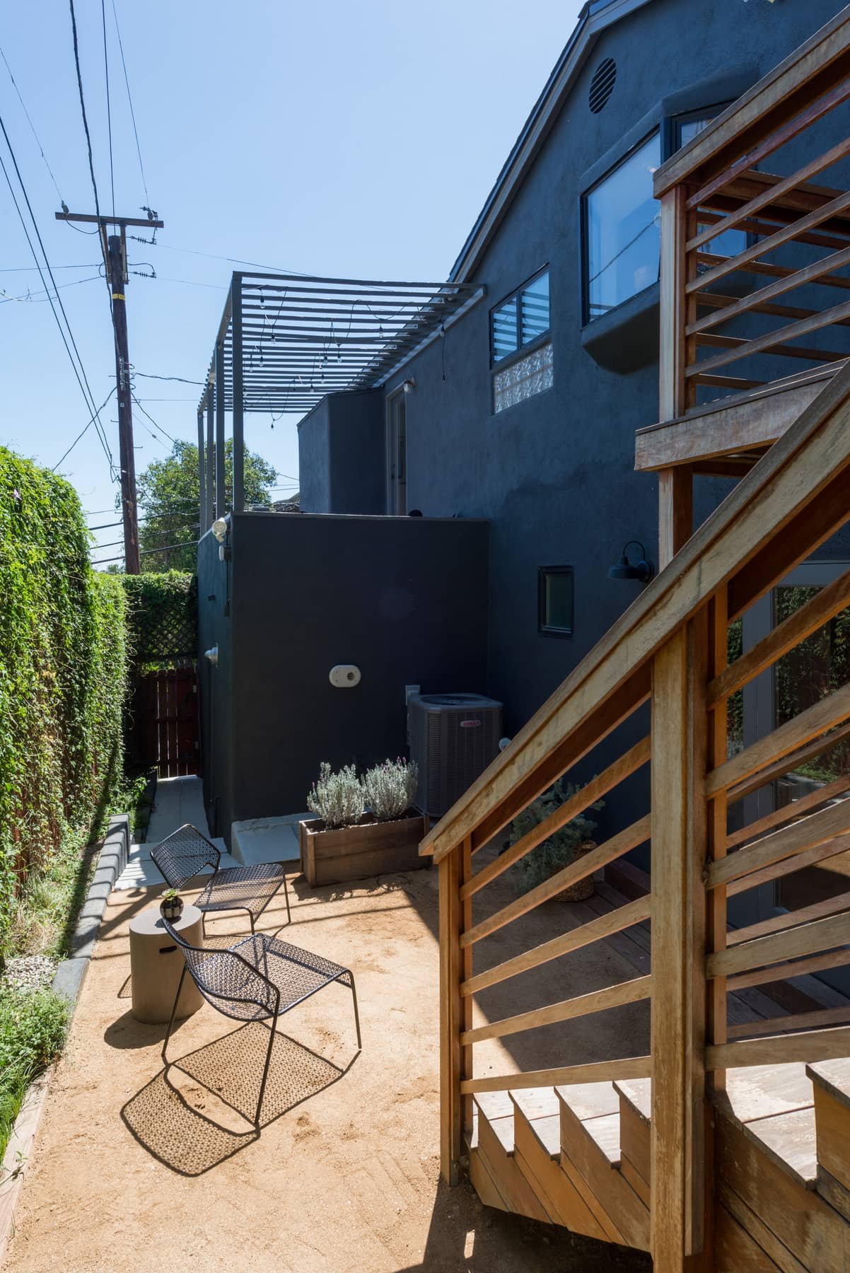 Silver Lake Hide-Away with Views and Guest Suite!