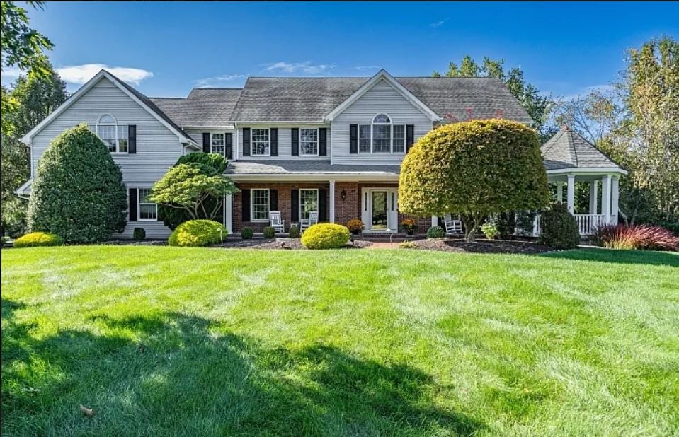 9 Berkshire Court, Lebanon, NJ 08833