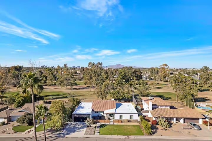 Huge Golf Course Home-Free Heated Pool/Theatre/Gym