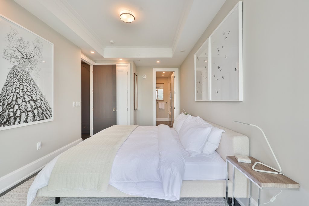 2060 Lakeshore Road #2101