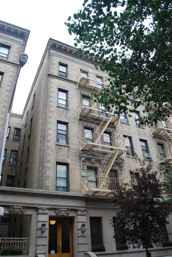 231 West 21St Street Unit: 2E