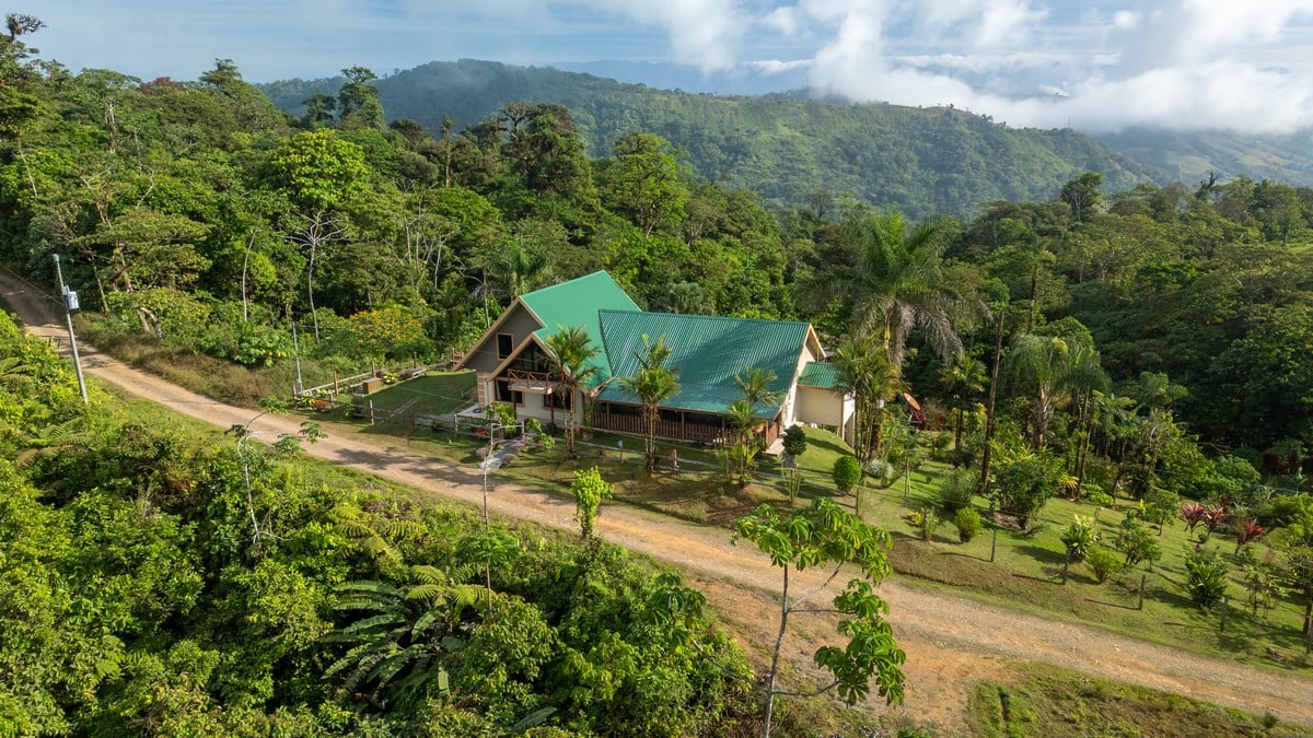 1.8 ACRES – 4 Bedroom Panoramic Ocean & Mountain View Paradise Home Tucked Away in Complete Privacy With Tropical Gardens & Fruit Trees!!!