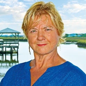 Sandra Shaw Pawleys Island, SC Real Estate Agent Headshot