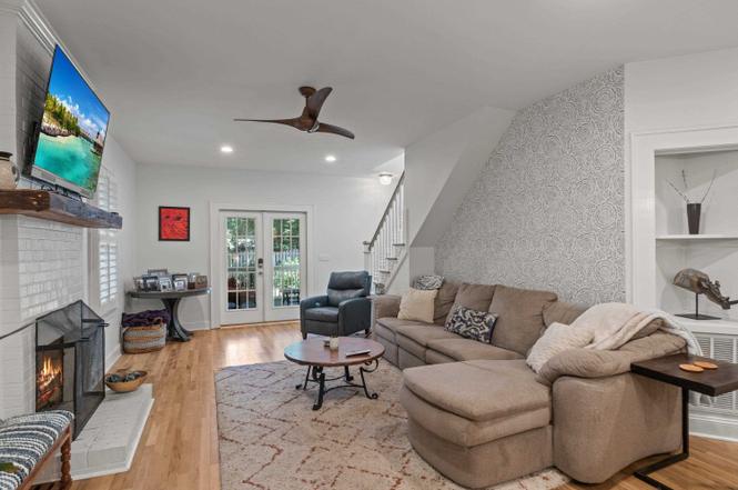 200 W Roanoke Park Dr