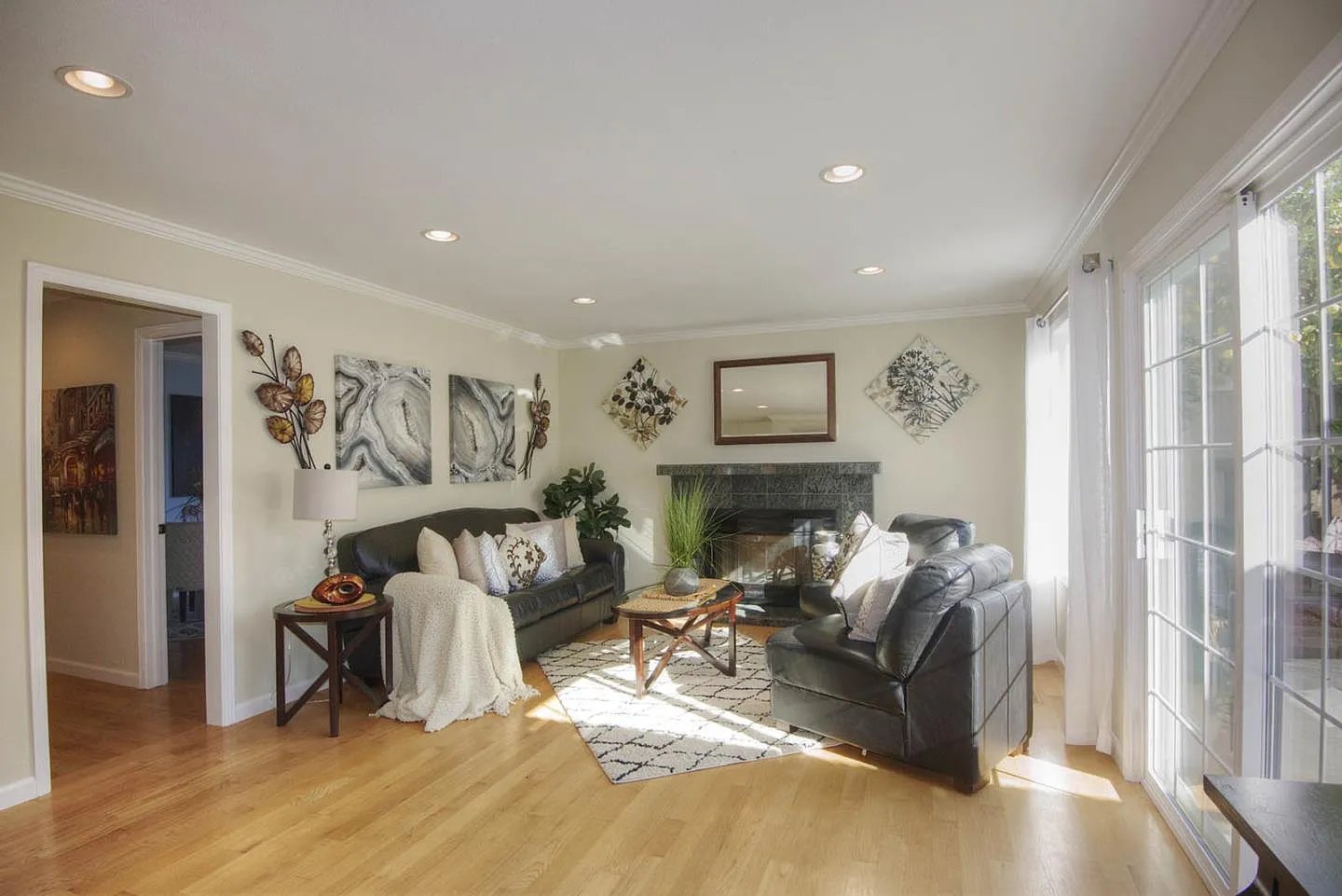 868 Las Lomas Dr