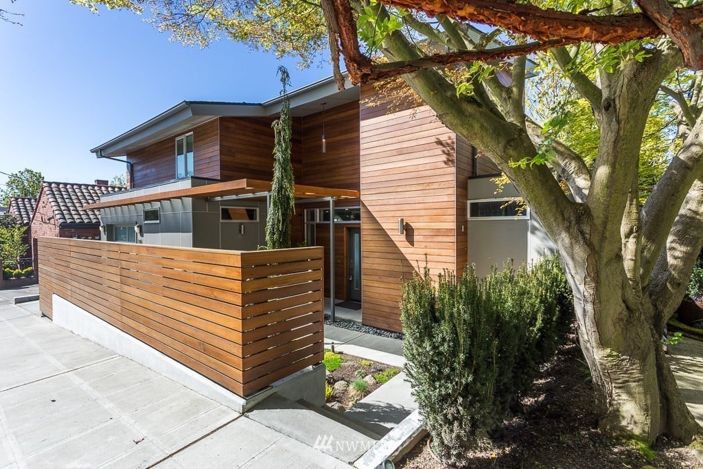 1121 9th Ave W