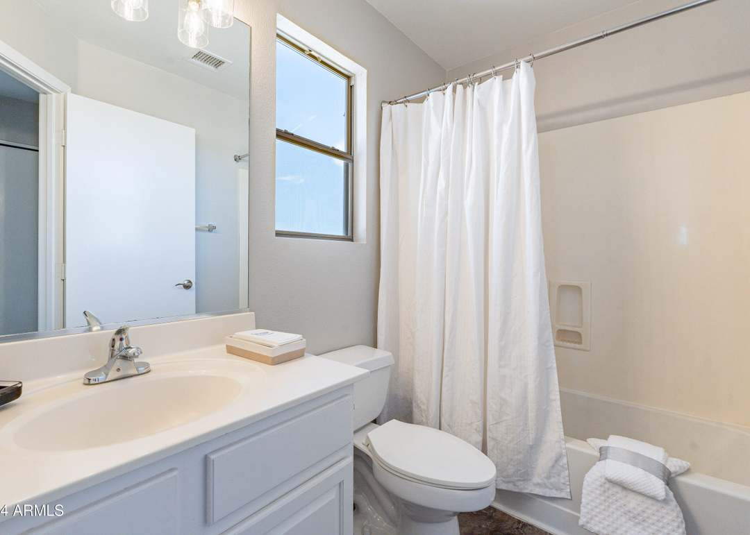 2222 E Arabian Dr