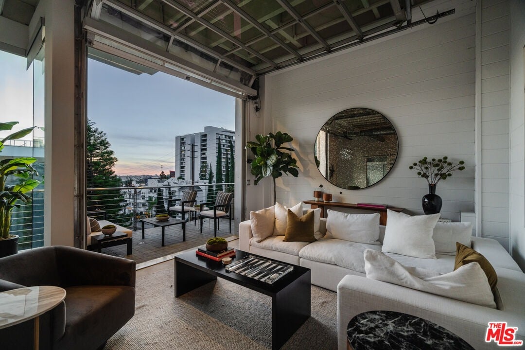 1152 N La Cienega Blvd, #301