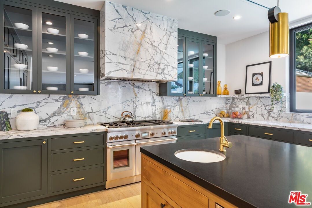 2220 Coldwater Canyon Dr