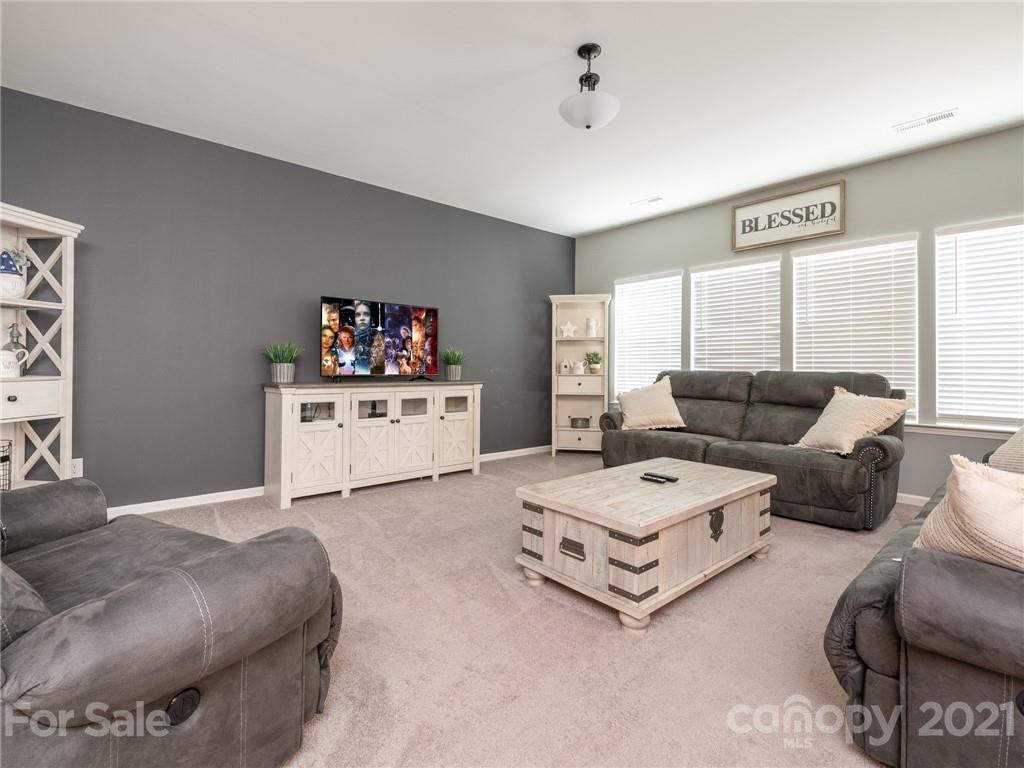 1817 Tendril Ave