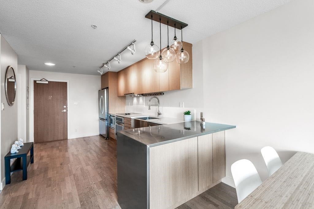 250 E 6th Ave, #469