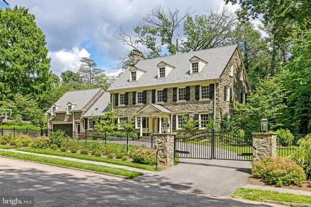 Cozy and Inviting Mermaid Lane Home
